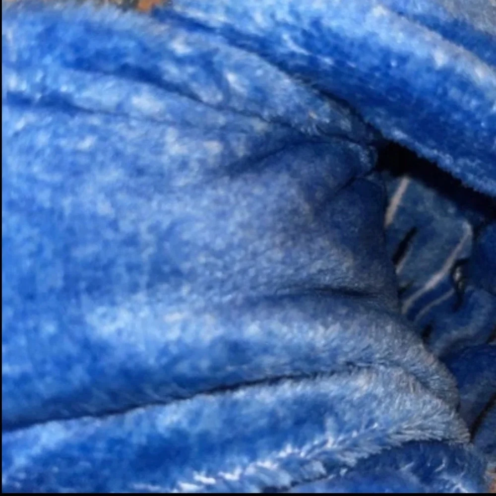 Queen Size Flannel Plush Soft Cozy & Lightweight Great For All Yr Round NWT
